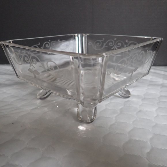 Crystal Centerpiece 4 Footed 6 1/2" Bowl - Picture 1 of 4